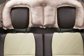 W latach 2008-09 Toyota jako pierwszy producent na świecie wprowadził centralna poduszkę powietrzna i kurtynę okienna